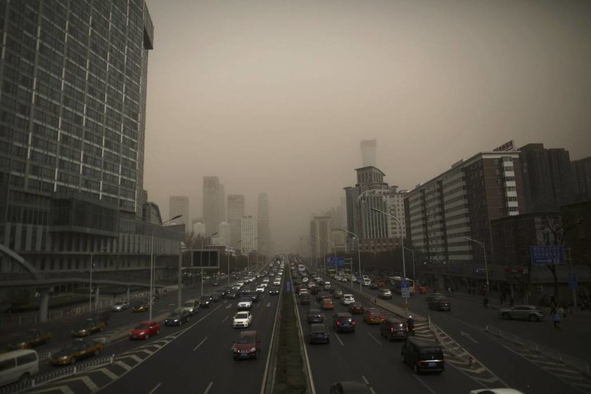Αμμοθύελλες «έπνιξαν» την Κίνα - Μπλε συναγερμός στο Πεκίνο (pics+vid)