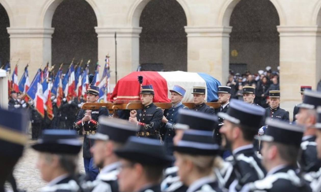 «Δάκρυσε» ο πλανήτης: Η Γαλλία αποχαιρέτησε τον ήρωα αξιωματικό Αρνό Μπελτράμ (vids+pics)