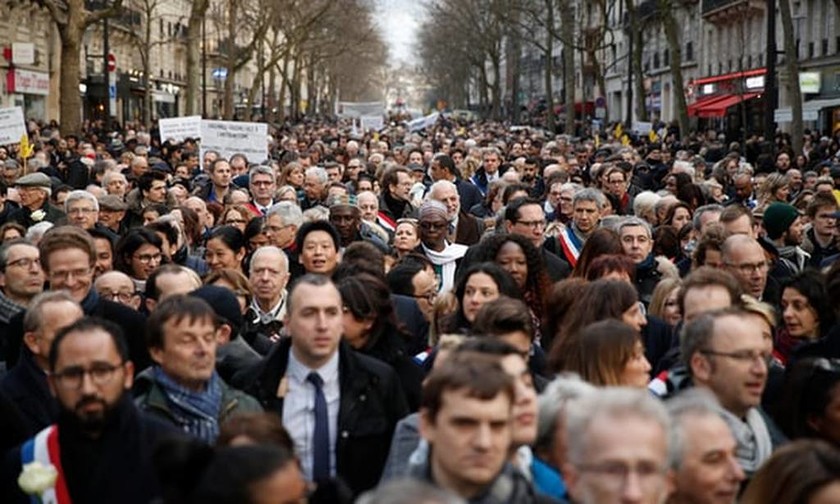 Γαλλία: Χιλιάδες πολίτες στη «Λευκή Πορεία» κατά του αντισημιτισμού (vids+pics)