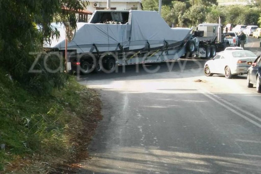 Απίστευτες εικόνες στα Χανιά: Ανετράπη φορτηγό της αμερικανικής βάσης