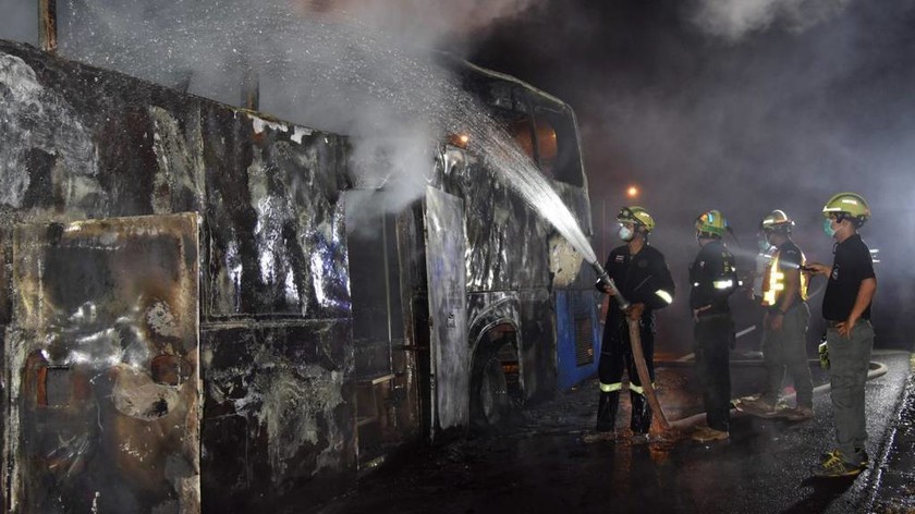 Τραγωδία στη Ταϊλάνδη: 20 μετανάστες από τη Μιανμάρ νεκροί από φωτιά σε λεωφορείο (pic)