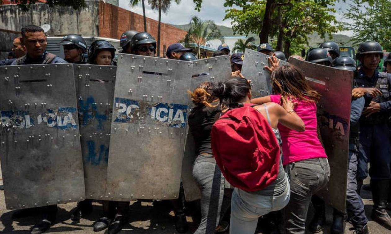 Βενεζουέλα: Πέντε συλλήψεις για τη φονική πυρκαγιά στα κρατητήρια του αρχηγείου της αστυνομίας