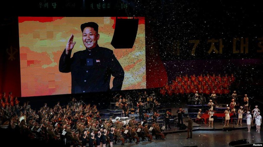 Η πρώτη ποπ συναυλία στη Βόρεια Κορέα είναι γεγονός και ο Κιμ Γιονγκ Ουν ήταν φυσικά εκεί (Pics)
