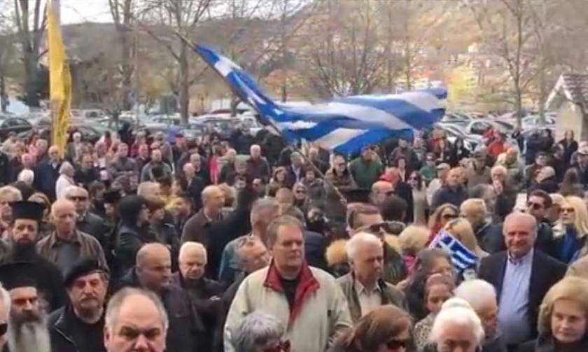 Καστοριά: Συγκέντρωση συμπαράστασης για τους δύο Έλληνες στρατιωτικούς (vids)
