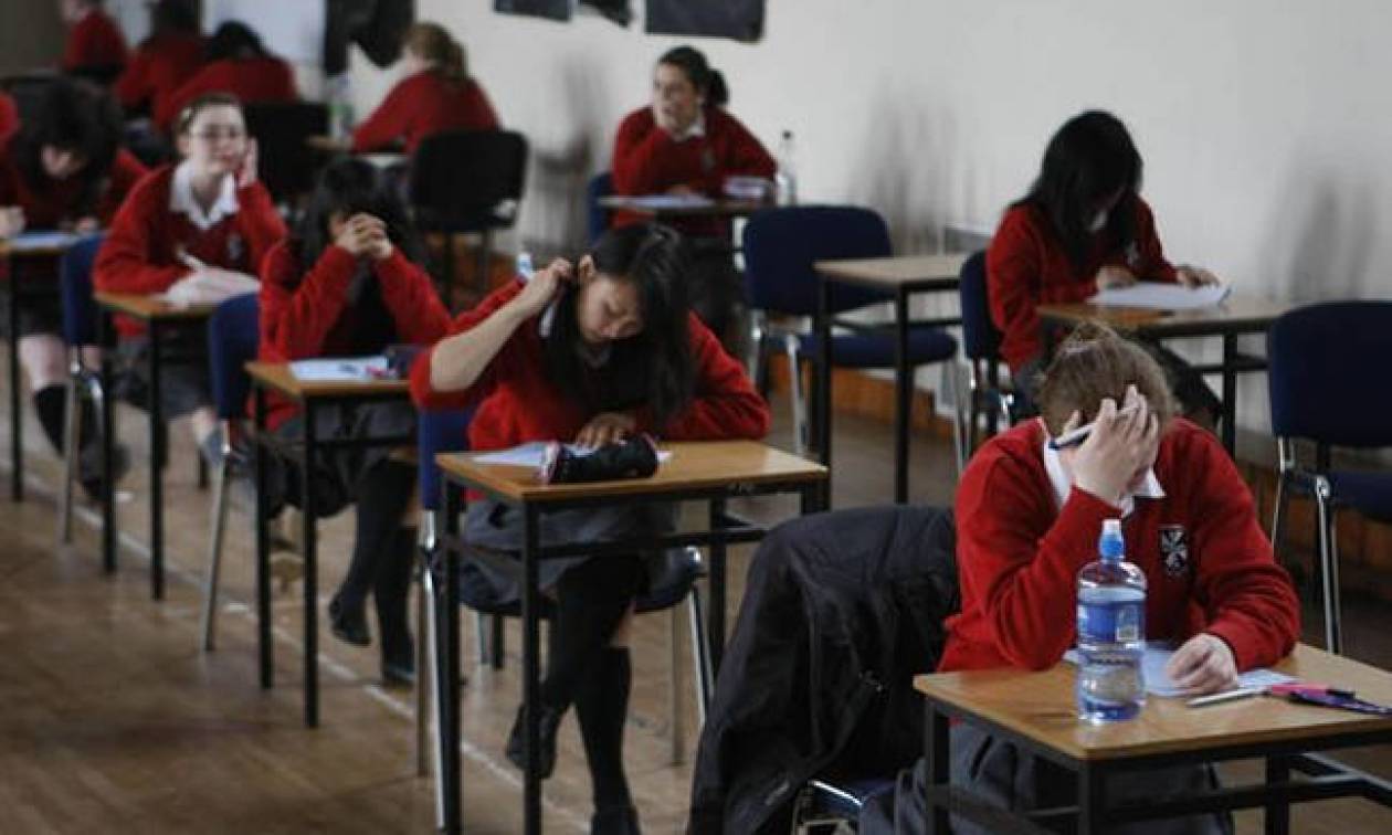 Εικόνες ντροπής στη Βρετανία: Πεινασμένοι μαθητές «κλέβουν φαγητό από το σχολείο για να ζήσουν»