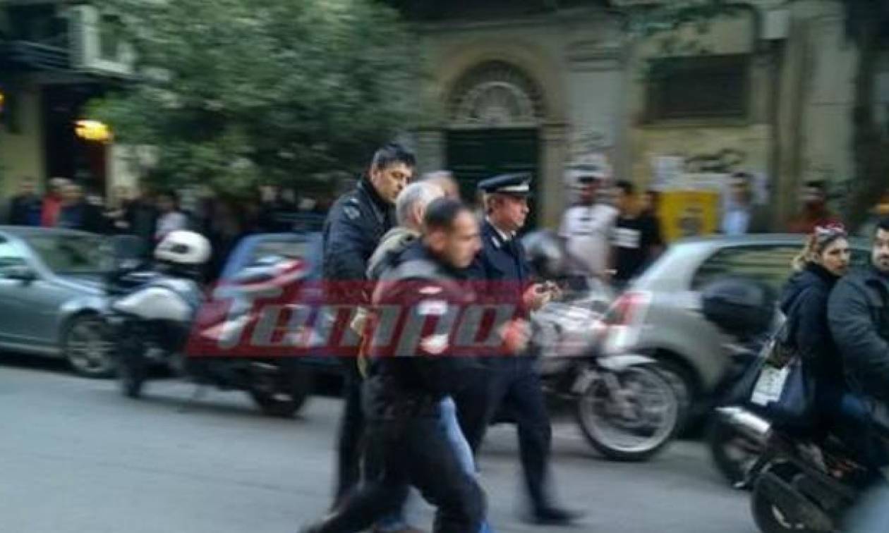 Χαμός στο κέντρο της Πάτρας: Πάρκαρε παράνομα, του πήραν τις πινακίδες και επιτέθηκε σε αστυνομικό!