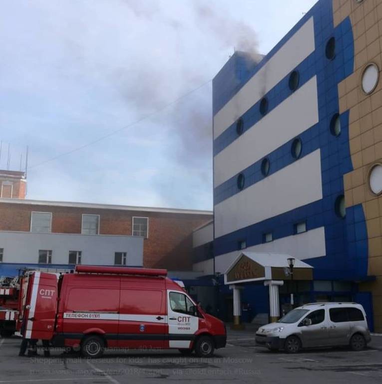 ΕΚΤΑΚΤΟ: Φωτιά σε εμπορικό κέντρο της Μόσχας