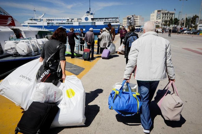 Πάσχα: Κύμα φυγής από την Αθήνα - «Βουλιάζουν» τα λιμάνια - Ποιοι δικαιούνται έκπτωση στα εισιτήρια