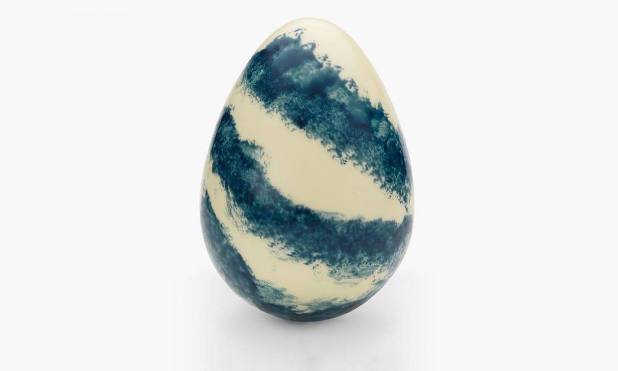 Γιατί στην Αγγλία έφτιαξαν μπλε πασχαλινό αυγό από σοκολάτα;