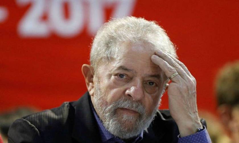 Πολιτικό θρίλερ στη Βραζιλία: Χιλιάδες οπαδοί του Λούλα περικύκλωσαν το κτήριο που «κρύβεται»
