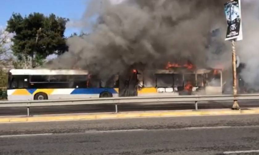 Συναγερμός στην Ποσειδώνος: Φωτιά σε αστικό λεωφορείο με πολλούς επιβάτες