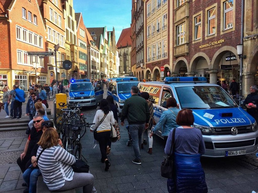 Τρόμος στη Γερμανία: Οι πρώτες φωτογραφίες από το Μύνστερ, όπου φορτηγό σκόρπισε το θάνατο