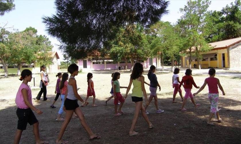 ΟΑΕΔ: Πότε ξεκινούν οι αιτήσεις για το πρόγραμμα παιδικών κατασκηνώσεων