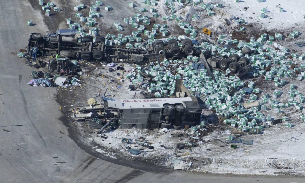 Βυθισμένος στο πένθος ο Καναδάς μετά το τραγικό τροχαίο με τους 15 νεκρούς (Pics+Vids)