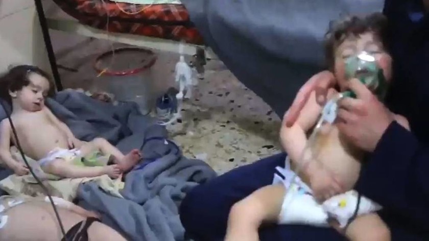 Εικόνες ΣΟΚ: Στους 60 οι νεκροί από τη χημική επίθεση στην Ντούμα – Επικοινωνία Ερντογάν με Πούτιν