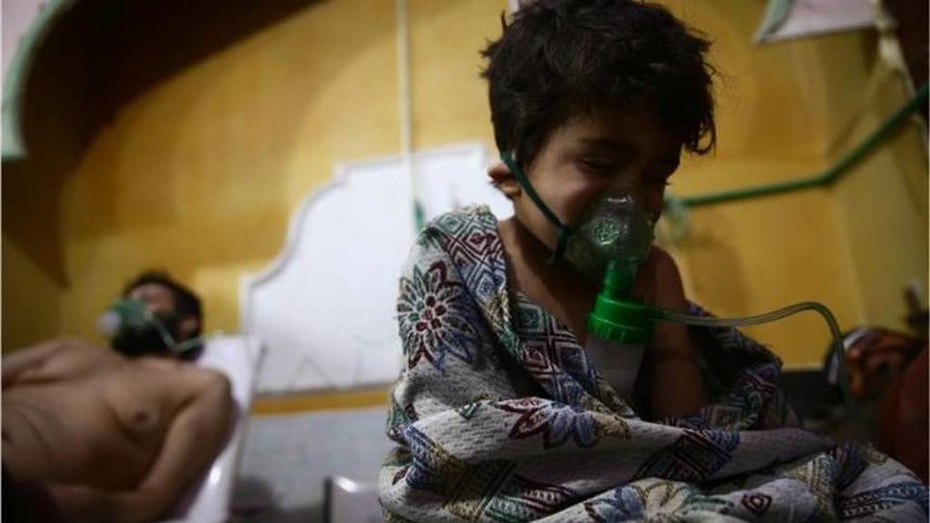 Εικόνες ΣΟΚ: Στους 60 οι νεκροί από τη χημική επίθεση στην Ντούμα – Επικοινωνία Ερντογάν με Πούτιν