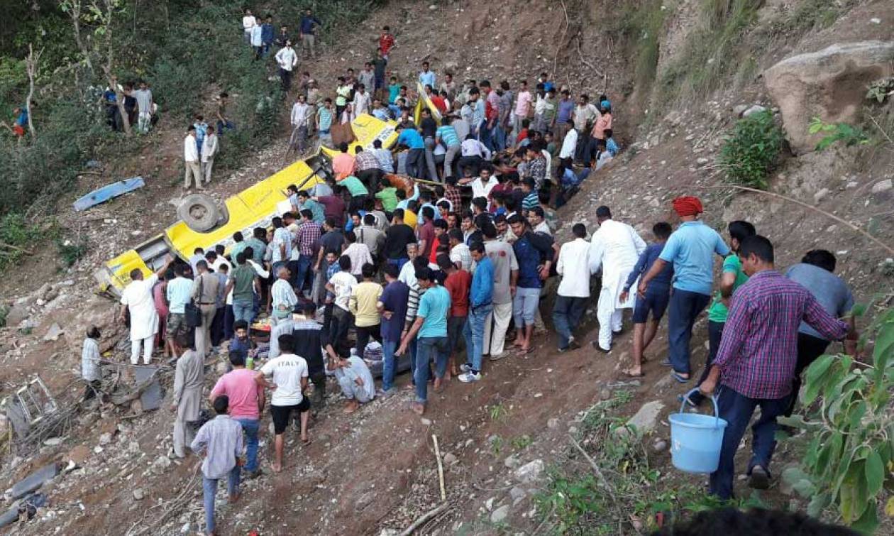 Ασύλληπτη τραγωδία: Τροχαίο σχολικού λεωφορείου με δεκάδες νεκρούς μαθητές