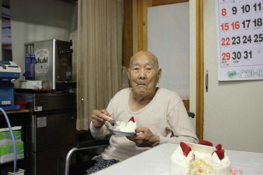 Και με πιστοποίηση… Γκίνες! Αυτός είναι πλέον ο γηραιότερος άνδρας στον κόσμο (video+pics)