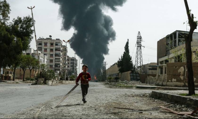 Συρία: Η σημαία της συριακής κυβέρνησης κυματίζει στη Ντούμα