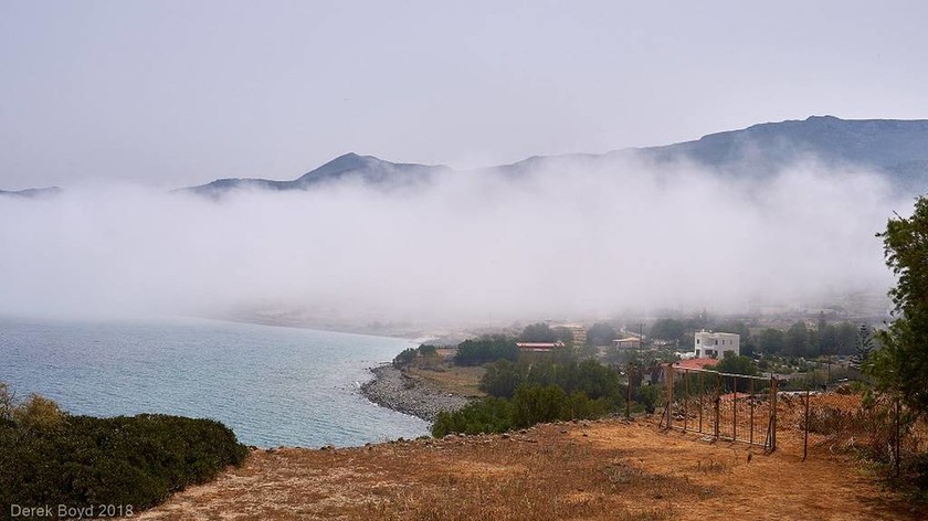 Εντυπωσιακές εικόνες από την Κρήτη: Όταν τα σύννεφα ακούμπησαν τη θάλασσα …