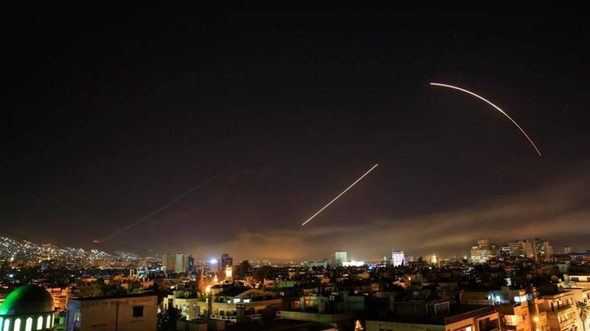 Πόλεμος Συρία: Οι πρώτες εικόνες από τη φλεγόμενη Δαμασκό