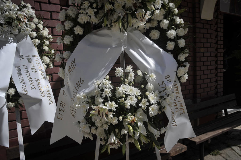 Κηδεία Γιώργου Μπαλταδώρου: «Ραγίζει» καρδιές το μήνυμα της συζύγου και των παιδιών του