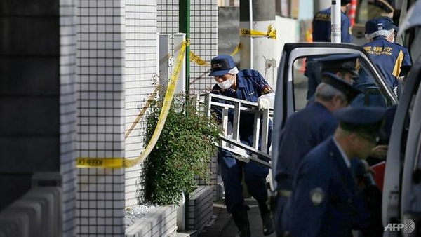 thousands of japanese police are searching for the fugitive 1523949024790 2