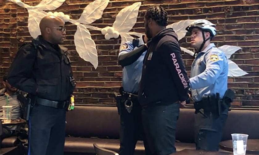 Σάλος: Συνέλαβαν Αφροαμερικανούς επειδή απλά... περίμεναν μέσα σε γνωστή καφετέρια (video)
