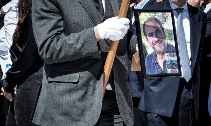 Αλέξανδρος Σταματιάδης: Θρήνος στην κηδεία του - Ράγισε καρδιές η μητέρα του (pics)