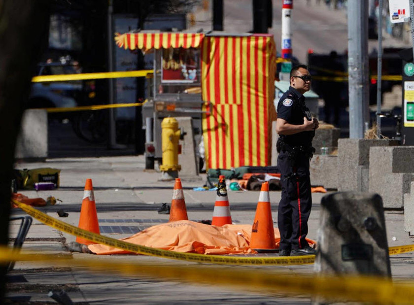 Πένθος στον Καναδά: 10 νεκροί και 15 τραυματίες ο απολογισμός του μακελειού στο Τορόντο (pics+vids)