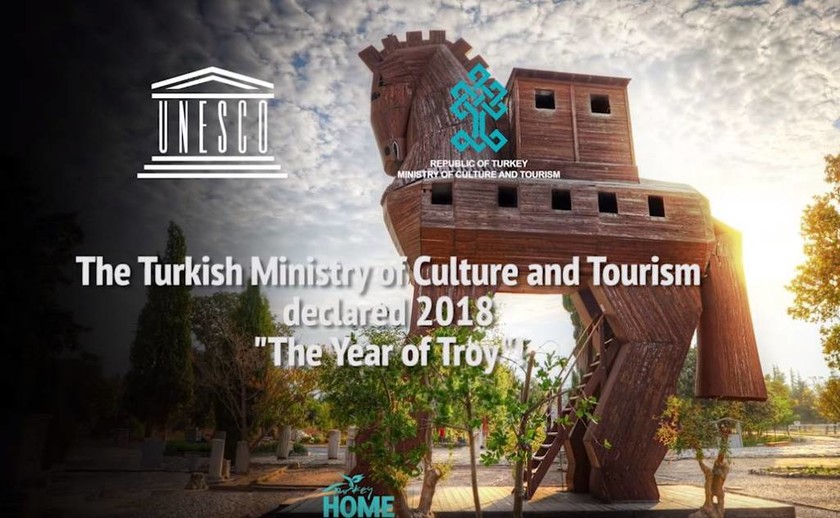 Οι Τούρκοι παραποιούν την Ιστορία: Γελοίες φωτογραφίες για το «έτος Τροίας»