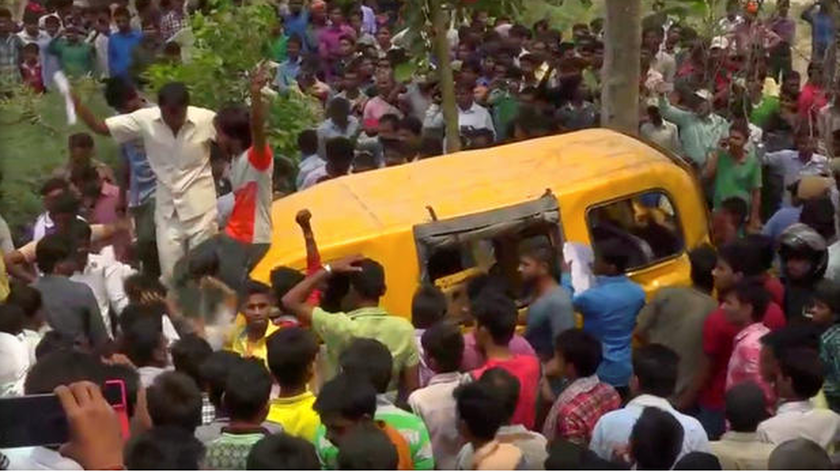 Τραγωδία στην Ινδία: Σχολικό λεωφορείο συγκρούστηκε με τρένο – Τουλάχιστον 13 παιδιά νεκρά (Vid)
