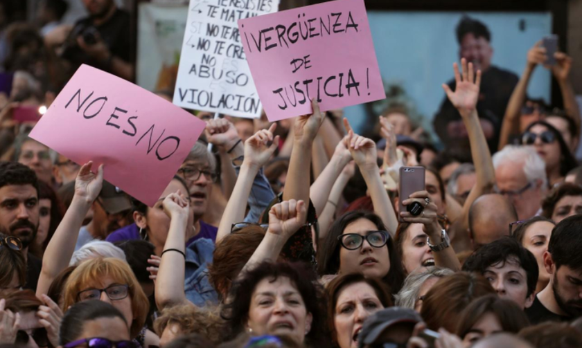 Οργή στην Ισπανία: Αθώοι πέντε άνδρες για τον ομαδικό βιασμό μιας έφηβης (Pics+Vid)