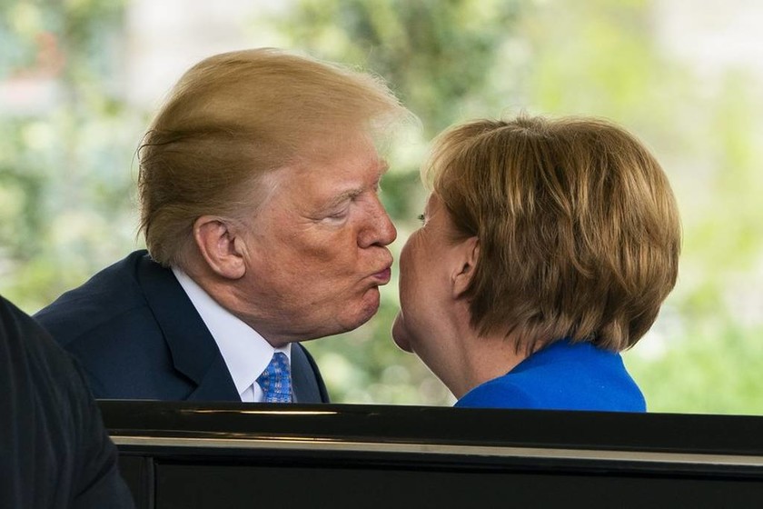 Σε θερμό κλίμα η συνάντηση Τραμπ - Μέρκελ: Η χειραψία και τα φιλιά (pics)