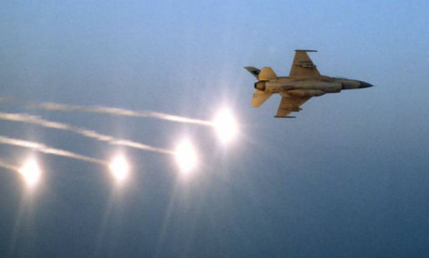 Ισραηλινά αεροσκάφη βομβαρδίζουν το λιμάνι της Γάζας (Pics)