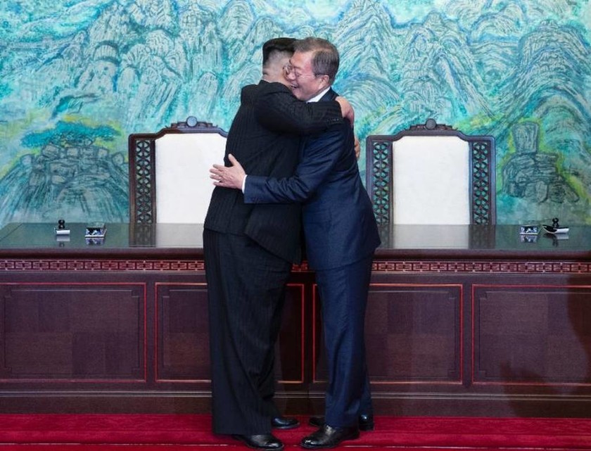 Ενθουσιασμός στη Βόρεια Κορέα για την ιστορική συνάντηση Κιμ Γιονγκ Ουν - Μουν Τζε-ιν 