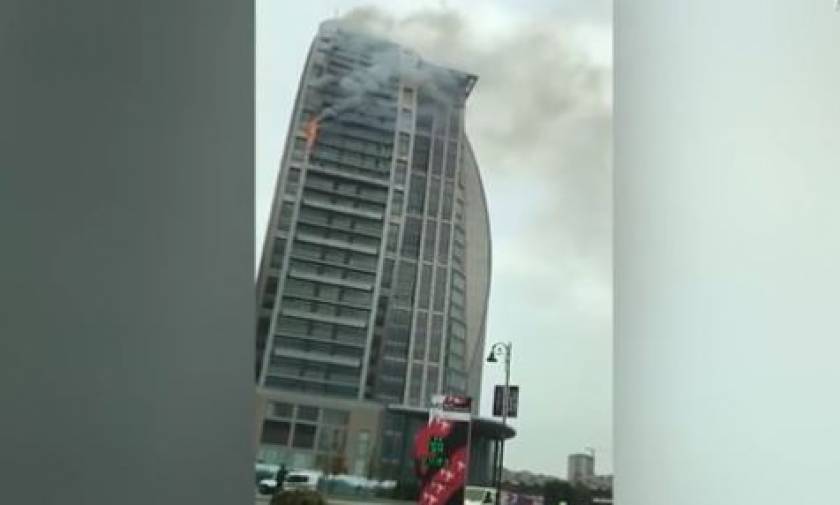 Μεγάλη φωτιά στον πύργο του Τραμπ στο Μπακού (vid)