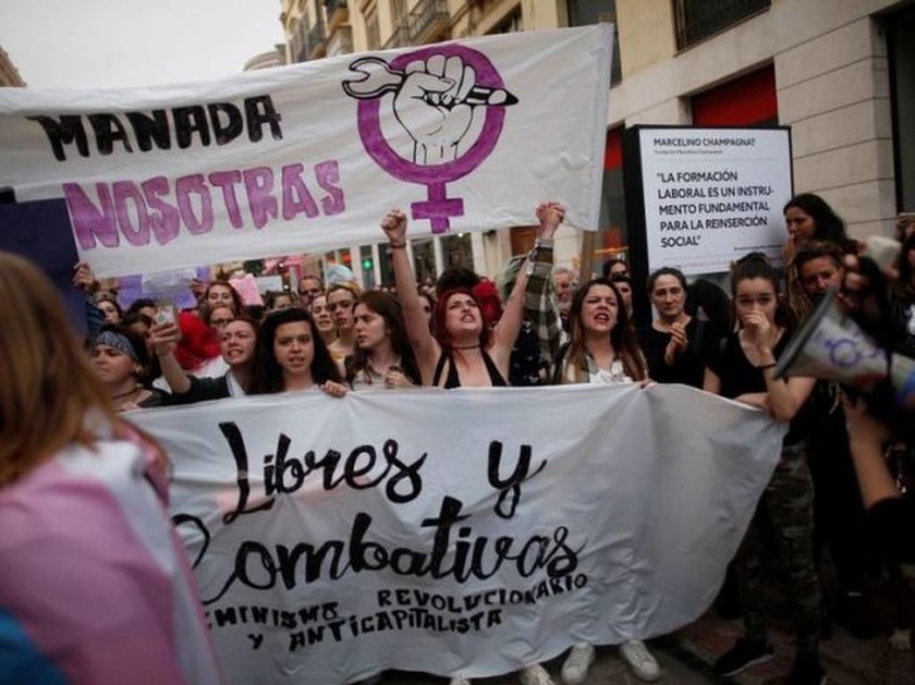 Οργή στην Ισπανία για το βίντεο της φρίκης: H «Αγέλη των Λύκων» βίασε 18χρονη (vids+pics)