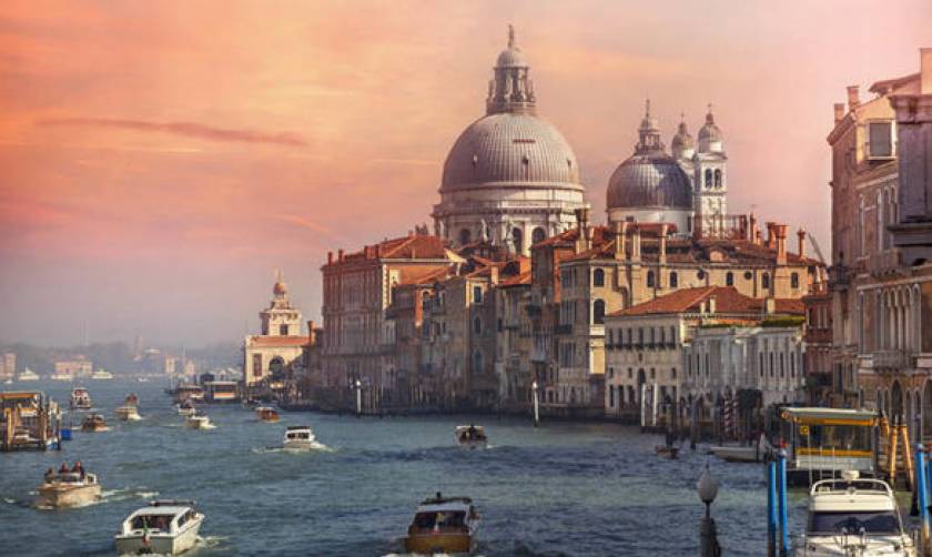 Σάλος στη Βενετία: Απαγορεύεται η πρόσβαση σε τουρίστες στις ώρες αιχμής (Pics+Vid)