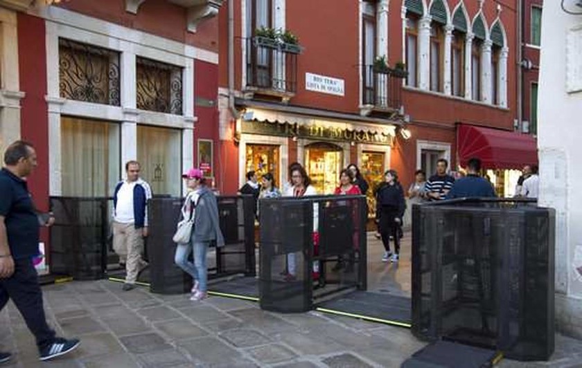 Σάλος στη Βενετία: Απαγορεύεται η πρόσβαση σε τουρίστες σε ώρες αιχμής (Pics+Vid)