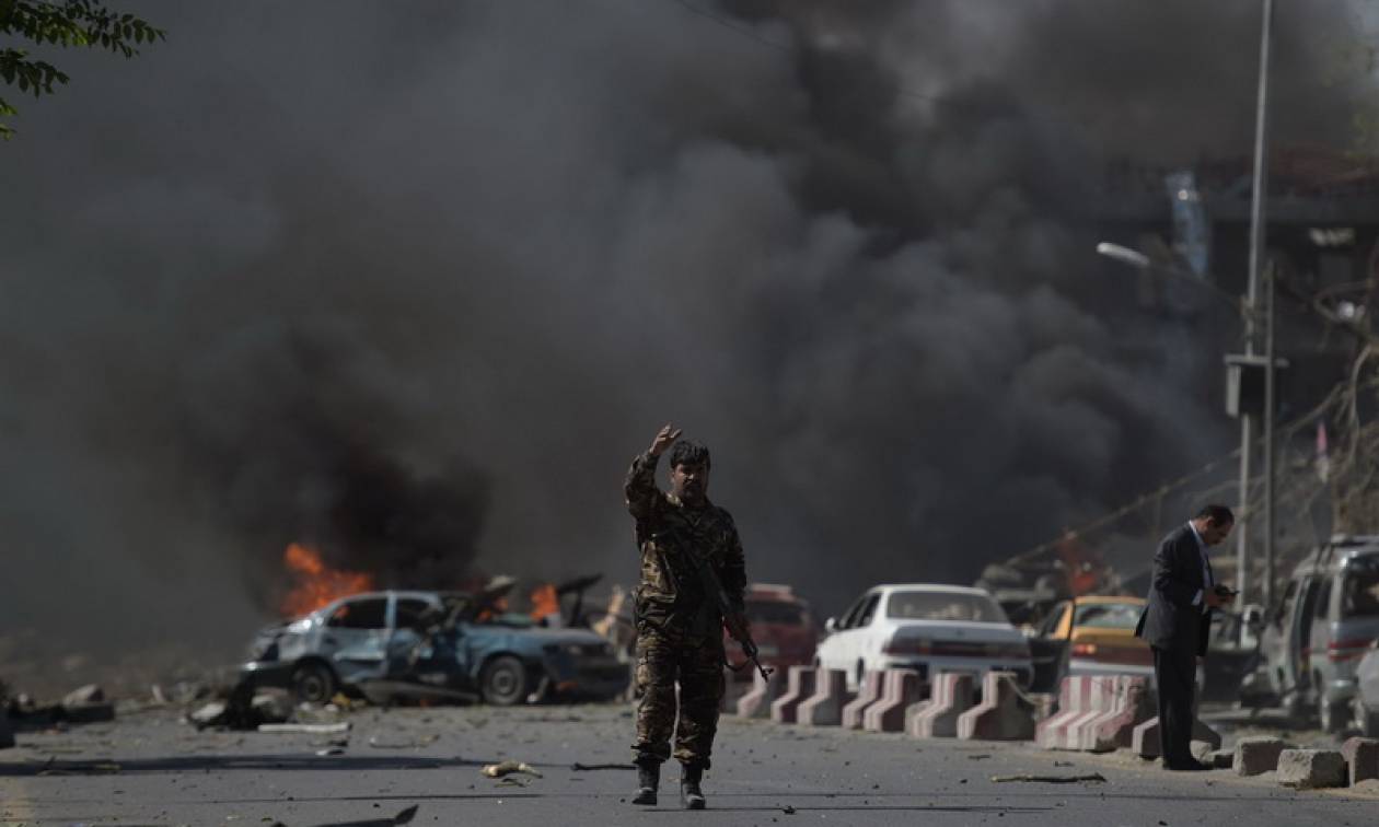 Αφγανιστάν: Τέσσερις νεκροί από επίθεση βομβιστή-καμικάζι στην Καμπούλ