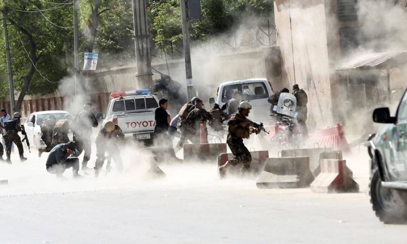 Λουτρό αίματος στην Καμπούλ: 21 νεκροί εκ των οποίων 8 δημοσιογράφοι