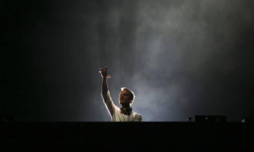 Avicii: Αποκάλυψη ΣΟΚ για το θάνατο του διάσημου DJ - Aυτοκτόνησε με ένα σπασμένο μπουκάλι