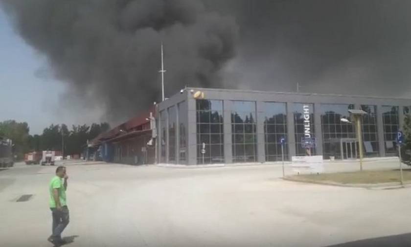 ΤΩΡΑ: Πυρκαγιά σε εργοστάσιο μπαταριών στην Ξάνθη – Εκκενώνονται οικισμοί
