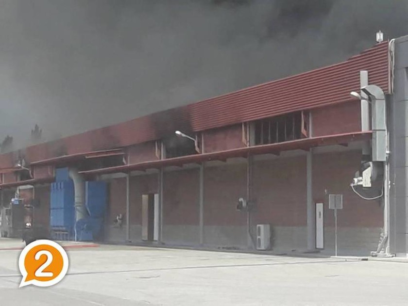 ΤΩΡΑ: Πυρκαγιά σε εργοστάσιο μπαταριών στην Ξάνθη – Εκκενώνονται οικισμοί 