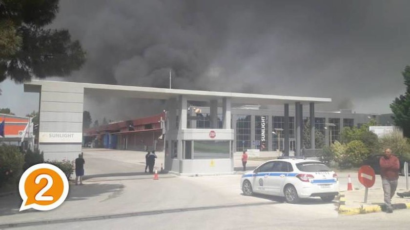 ΤΩΡΑ: Πυρκαγιά σε εργοστάσιο μπαταριών στην Ξάνθη – Εκκενώνονται οικισμοί 
