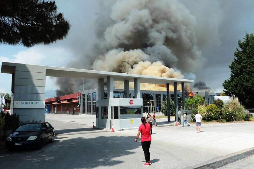 Ξάνθη: Υπό έλεγχο η μεγάλη πυρκαγιά στο εργοστάσιο μπαταριών, σύμφωνα με την εταιρεία