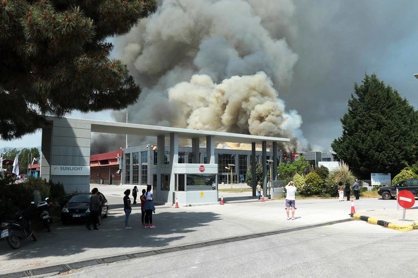 Ξάνθη: Υπό έλεγχο η μεγάλη πυρκαγιά στο εργοστάσιο μπαταριών, σύμφωνα με την εταιρεία