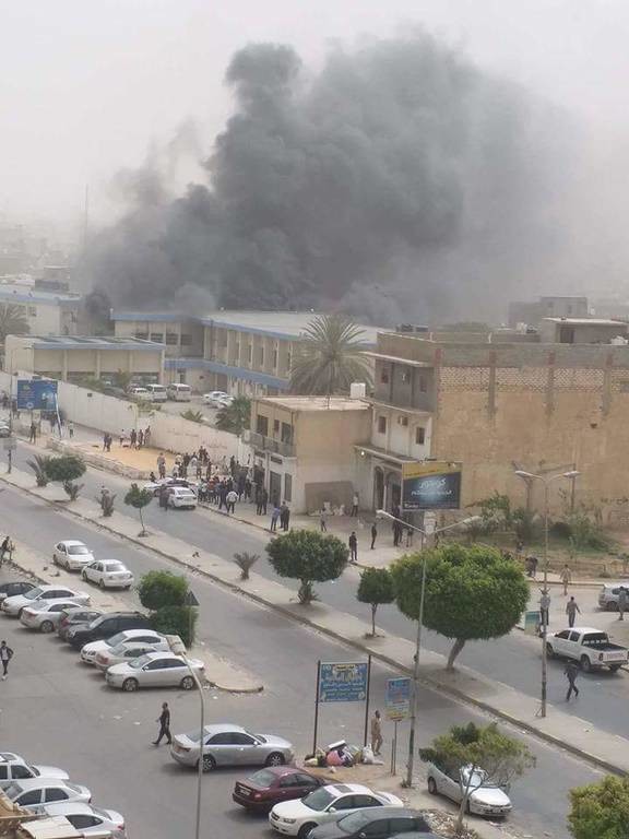 Φρίκη στη Λιβύη: Ένοπλοι επιτέθηκαν σε κτίριο κι όταν τους κύκλωσαν πυροδότησαν εκρηκτικά