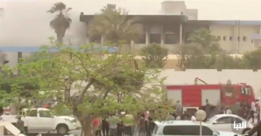 Φρίκη στη Λιβύη: Ένοπλοι επιτέθηκαν σε κτίριο κι όταν τους κύκλωσαν πυροδότησαν εκρηκτικά